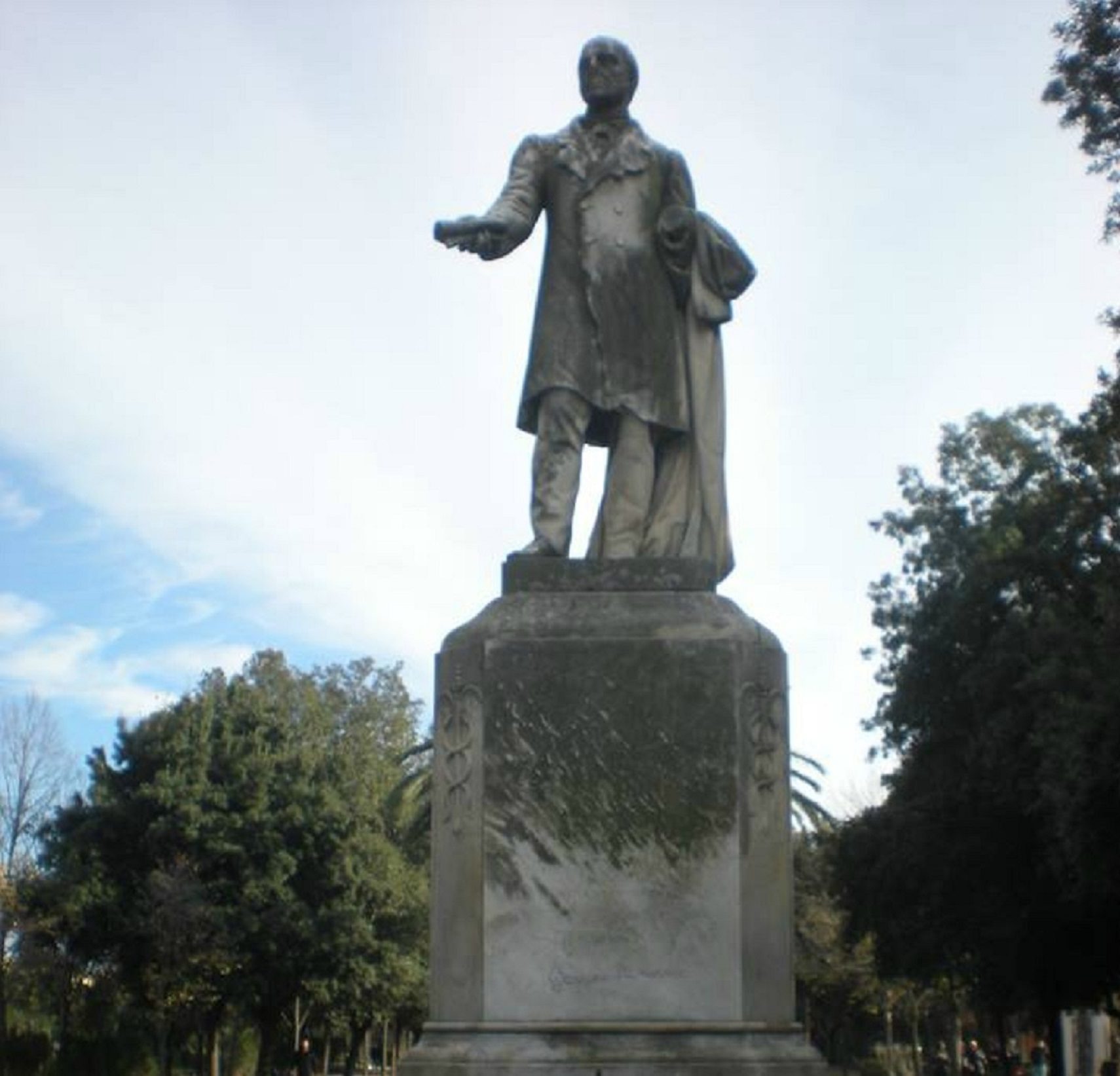 Vincenzo Lanza's statue (2).jpg